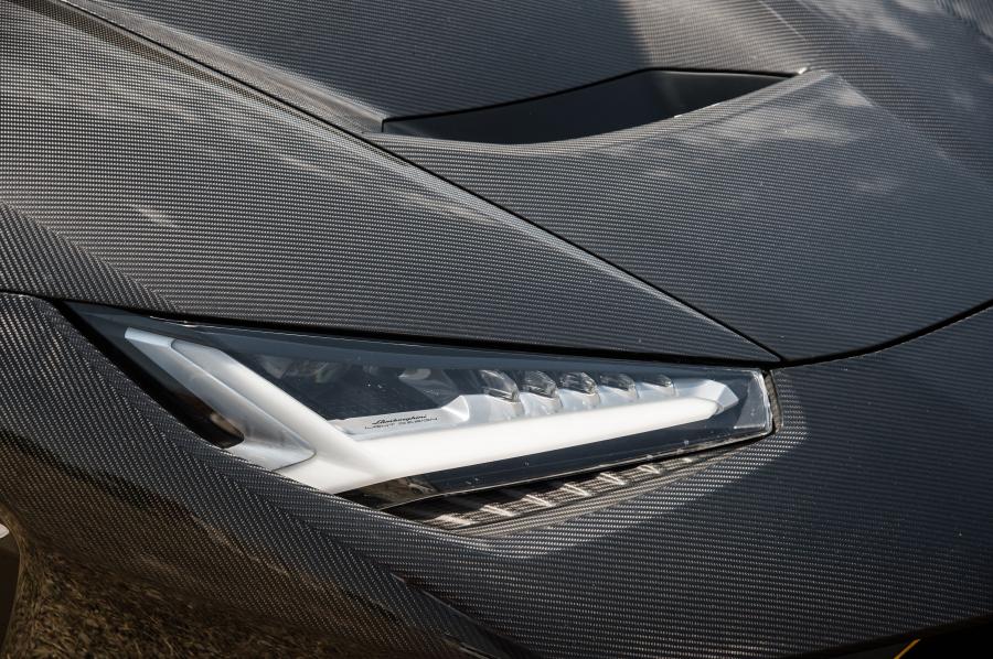 Детали экстерьера Lamborghini Centenario LP770-4 2016 года  (фото 50 из 61)